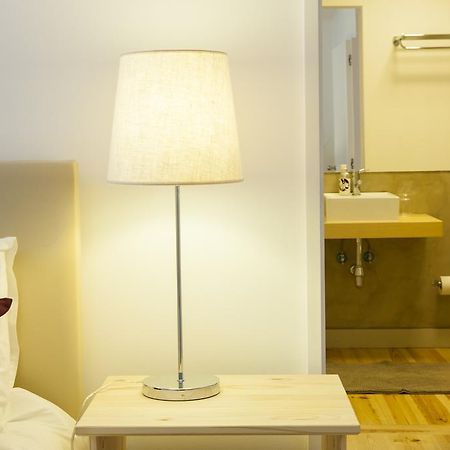 Joivy Cosy 1-Bed Flat With Workspace In Santa Catarina, Moments From Luis De Camoes Sq Lisboa Chambre photo