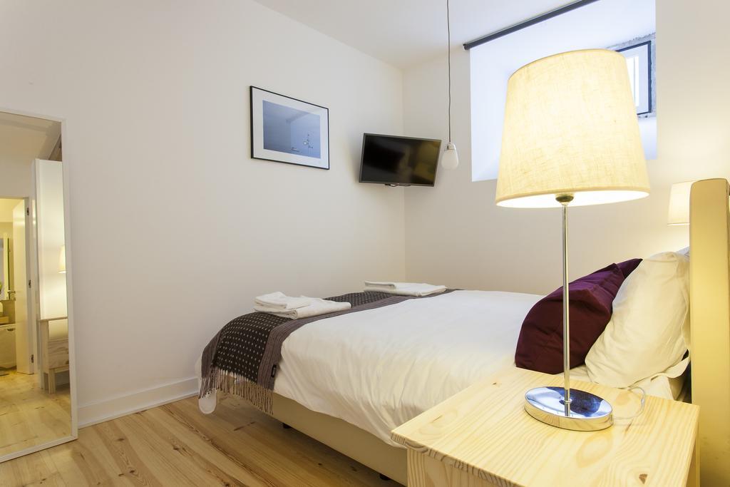 Joivy Cosy 1-Bed Flat With Workspace In Santa Catarina, Moments From Luis De Camoes Sq Lisboa Chambre photo