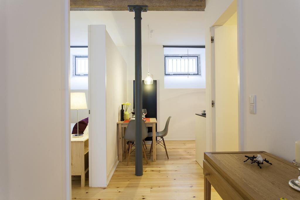 Joivy Cosy 1-Bed Flat With Workspace In Santa Catarina, Moments From Luis De Camoes Sq Lisboa Chambre photo