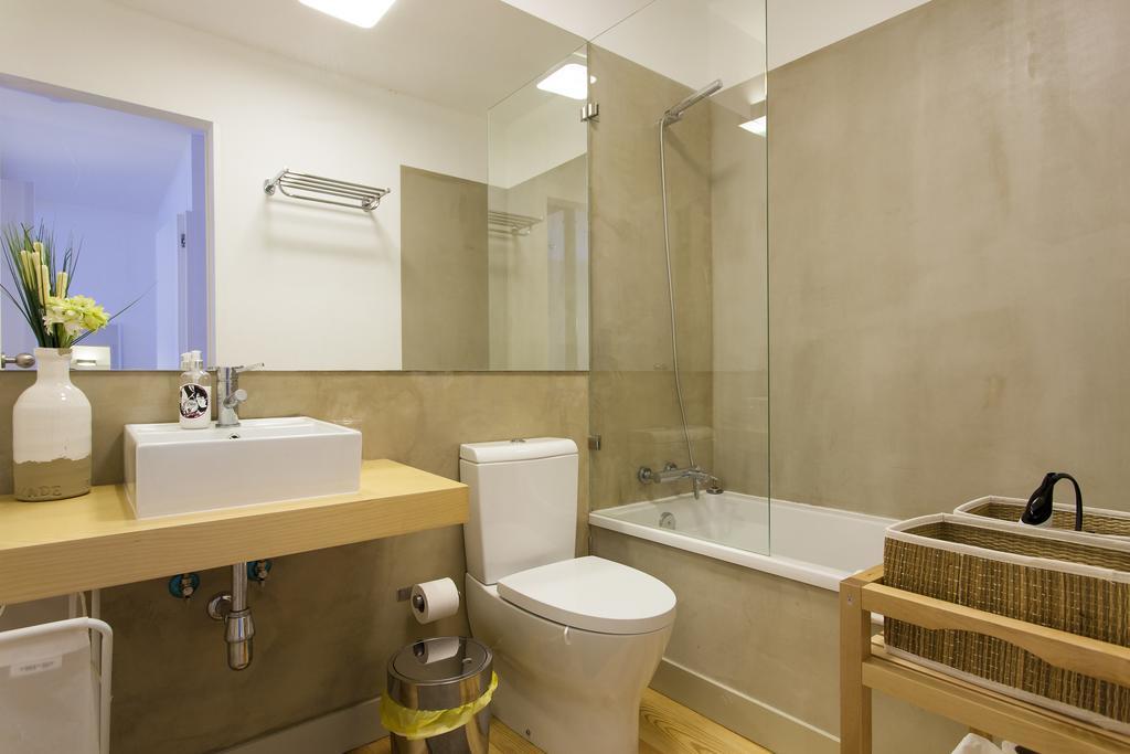 Joivy Cosy 1-Bed Flat With Workspace In Santa Catarina, Moments From Luis De Camoes Sq Lisboa Chambre photo
