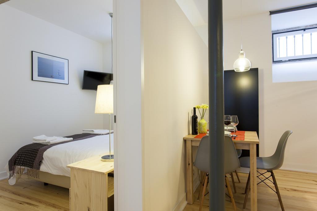 Joivy Cosy 1-Bed Flat With Workspace In Santa Catarina, Moments From Luis De Camoes Sq Lisboa Chambre photo