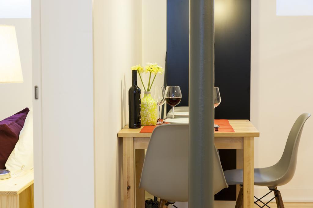 Joivy Cosy 1-Bed Flat With Workspace In Santa Catarina, Moments From Luis De Camoes Sq Lisboa Chambre photo