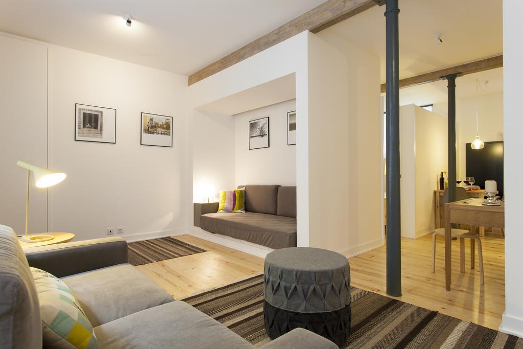 Joivy Cosy 1-Bed Flat With Workspace In Santa Catarina, Moments From Luis De Camoes Sq Lisboa Chambre photo